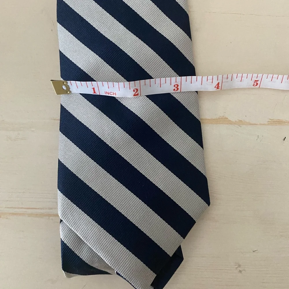 Brooks Brothers Classic Navy and Silver Striped Tie